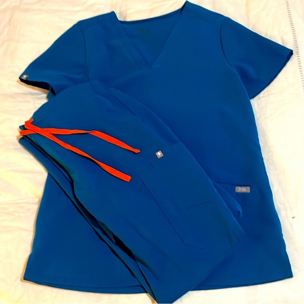 Figs XS women's set, 3 pocket top, skinny scrub pants, alps blue
